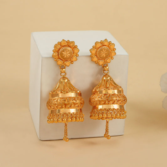 Wridhi Pleasing Gold Earrings