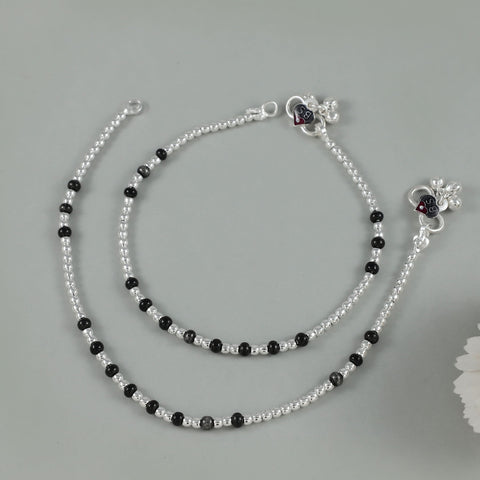 Nisha Black Bead Silver Anklets