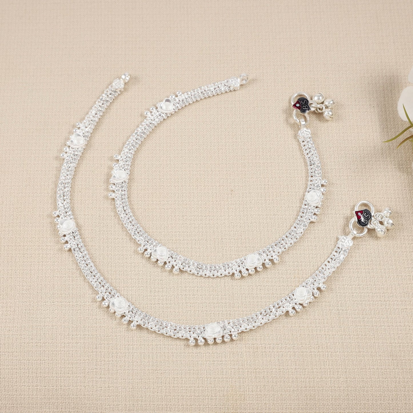 Aaradhya Stylish Radiant Refined Silver Anklets