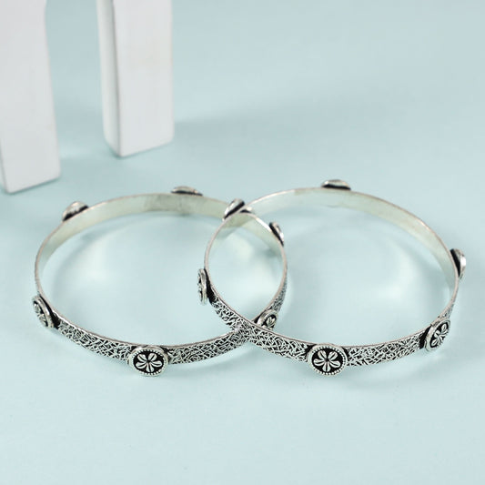 Sarika Pretty Silver Bangles