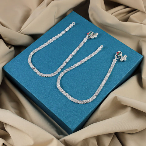 Prishita Minimal Crystal Silver Anklets