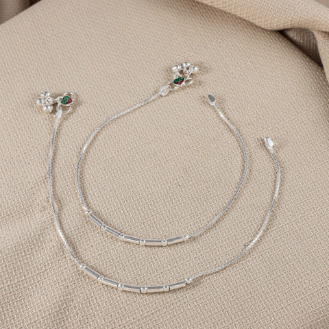 Alia Sleek Tube Elegance Silver Anklets