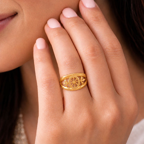 Vihana Floral Wheel Design Gold Ring