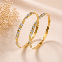 Dual-Tone Link Pattern Gold Bangles