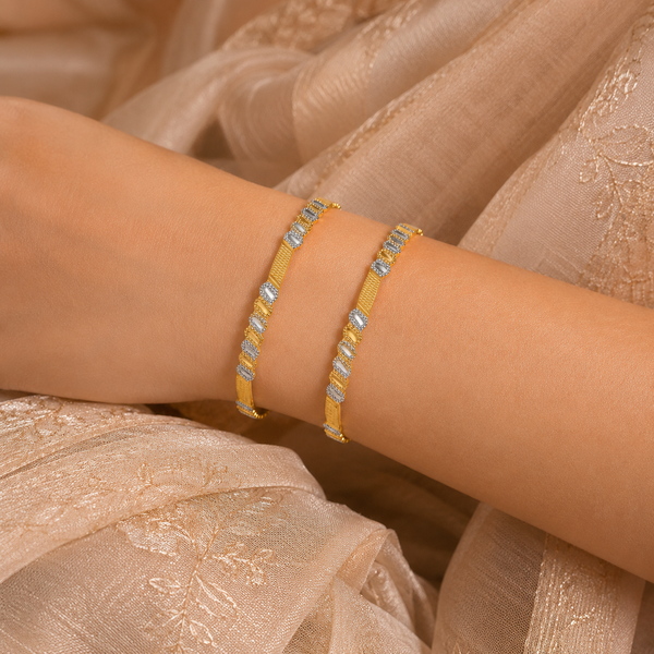 Dual-Tone Link Pattern Gold Bangles