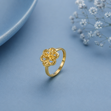 Kiara Clover Heart Gold Ring