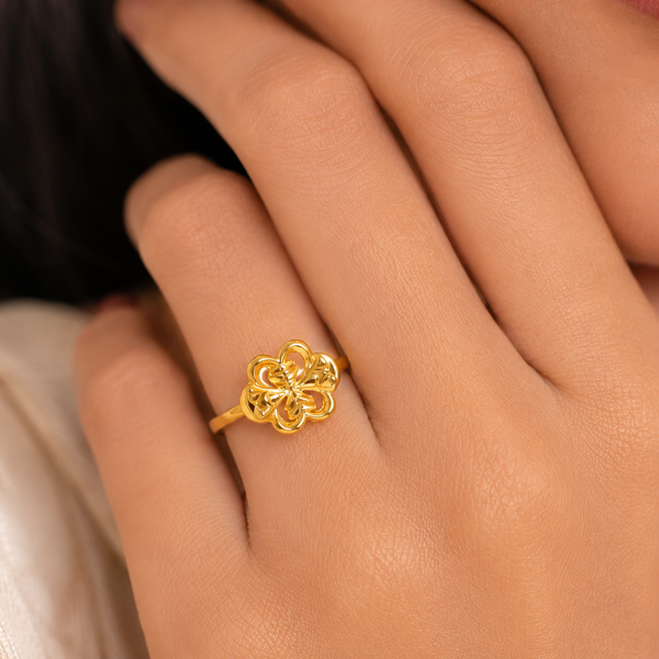 Kiara Clover Heart Gold Ring