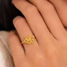 Kiara Clover Heart Gold Ring