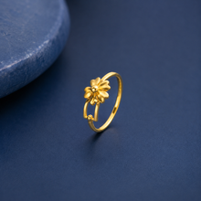 Charming Blossom Glow Gold Ring