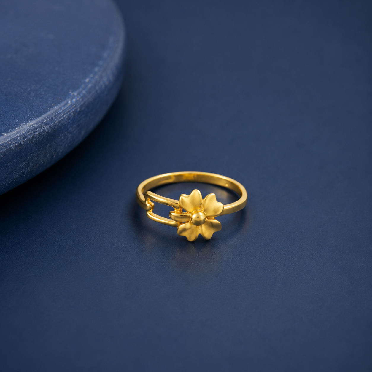 Charming Blossom Glow Gold Ring
