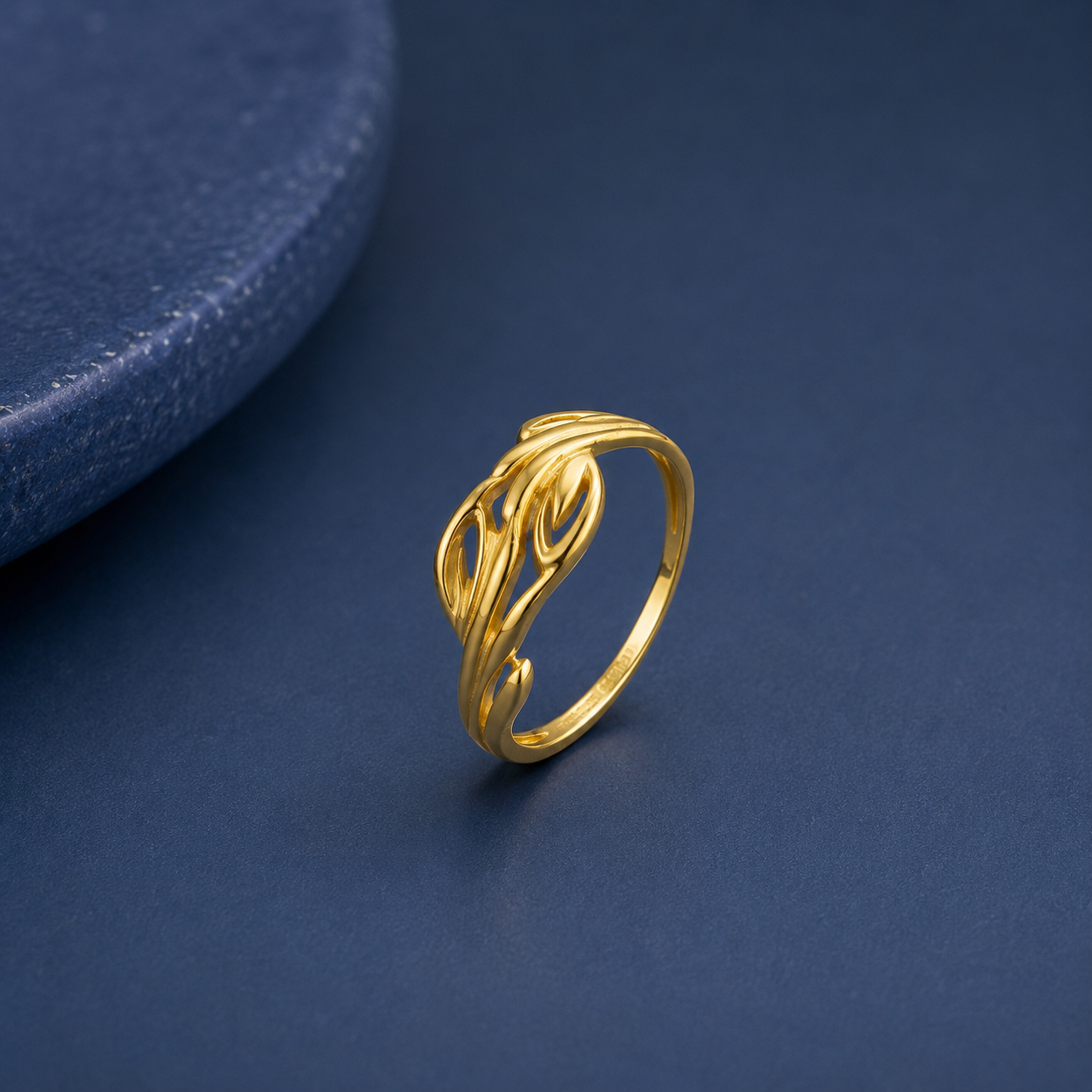 Graceful Vine Leaf Gold Ring
