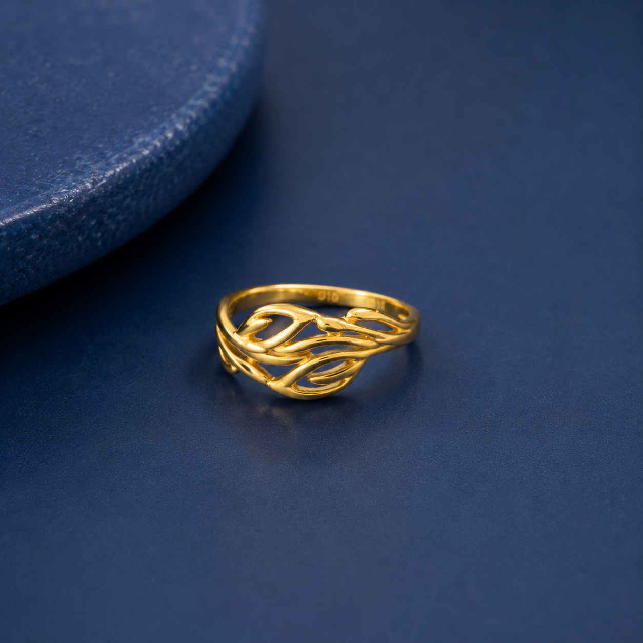 Graceful Vine Leaf Gold Ring