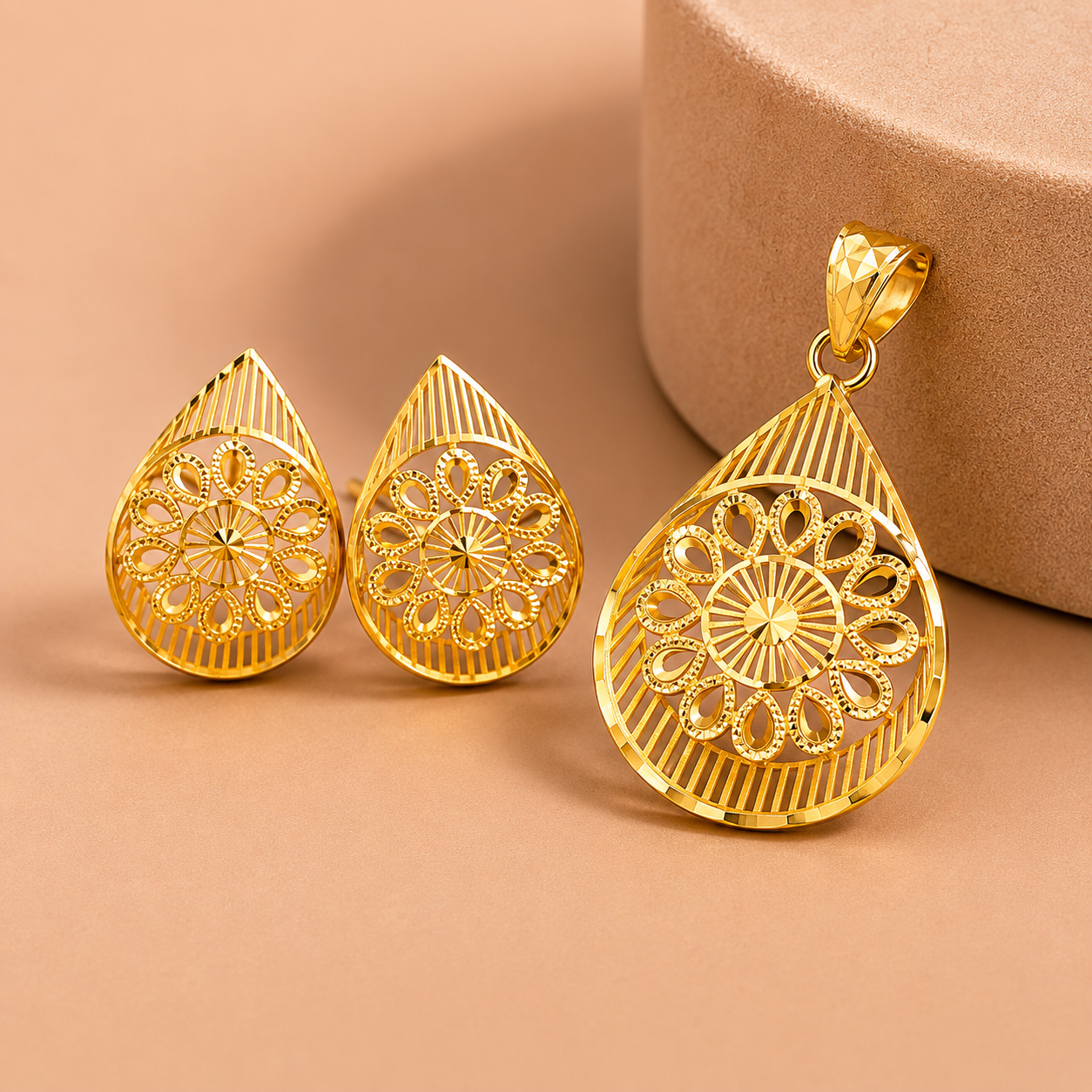 Ishika Sunburst Filigree Teardrop Pendant Set