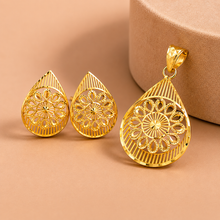 Ishika Sunburst Filigree Teardrop Pendant Set