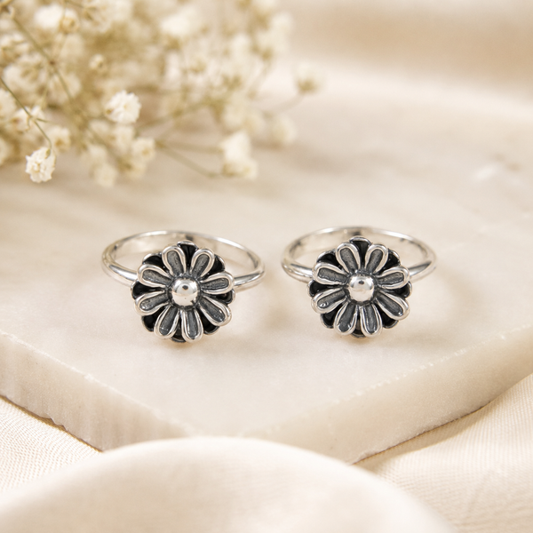 Rustic Flower Silver Toe Rings
