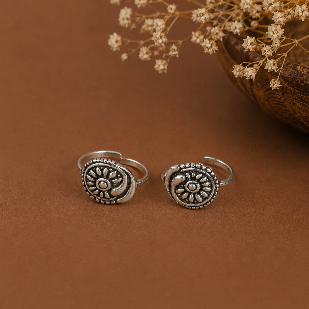 Vanya Lotus Charm Silver Toe Rings