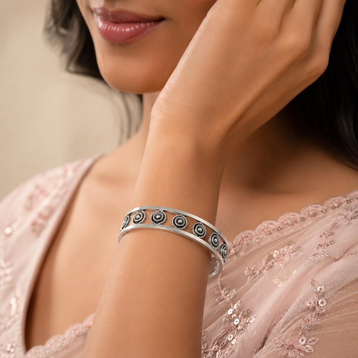 Regal Floral Silver Bangle