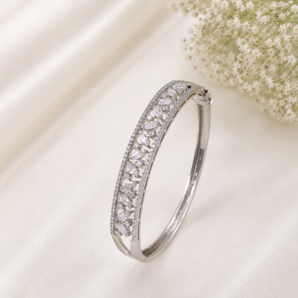 Glimmer Leaf Silver Bracelet