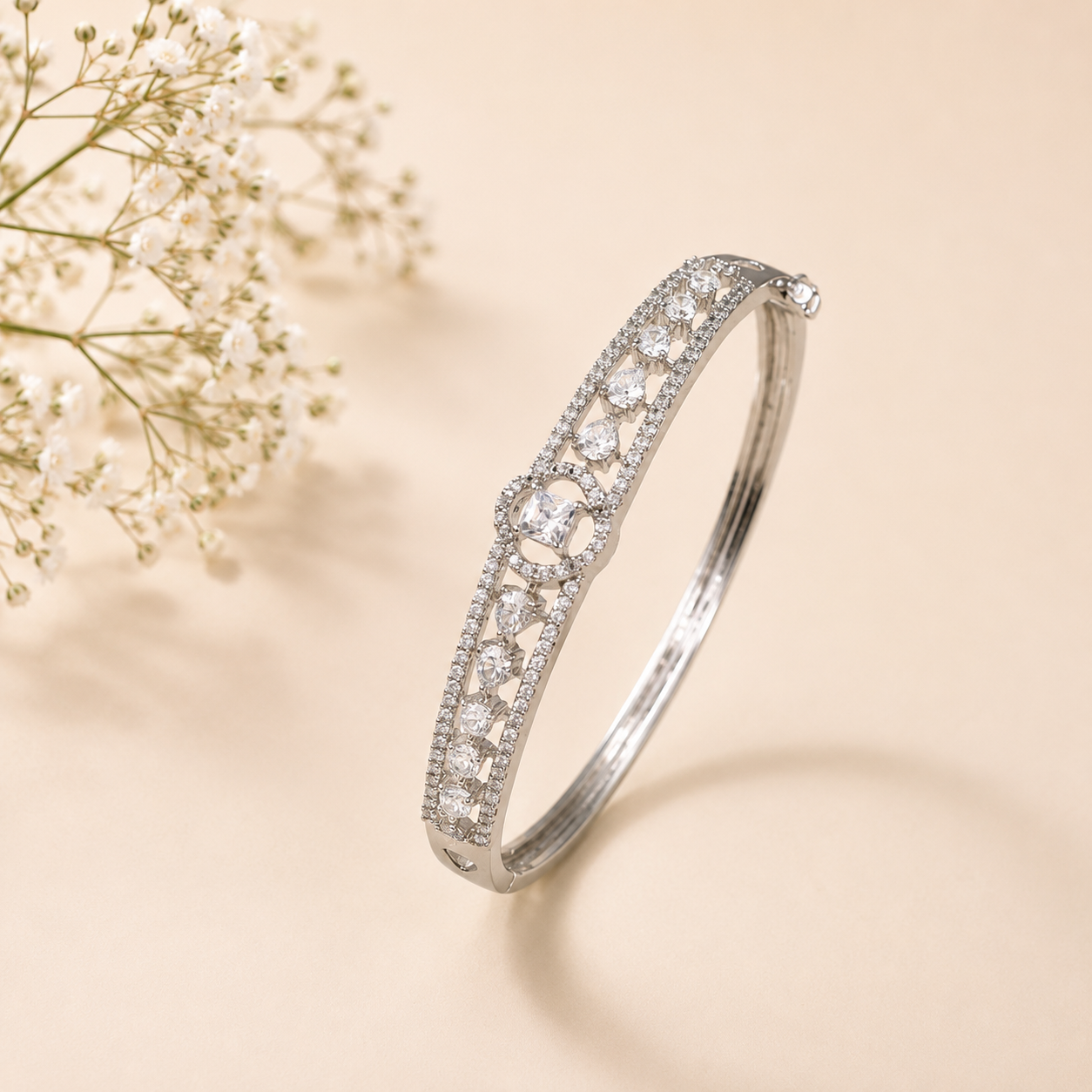 Vanya Heart Glow Silver  Bracelet
