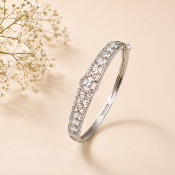 Vanya Heart Glow Silver  Bracelet