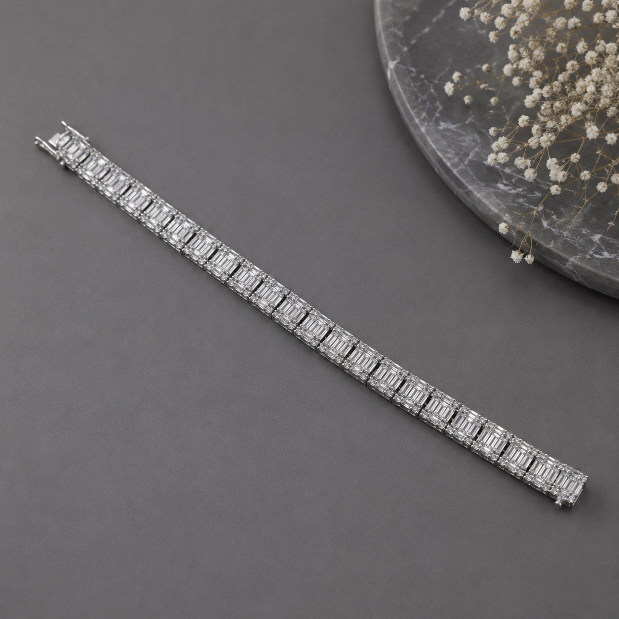 Saanvi Luxe Link  Silver Bracelet