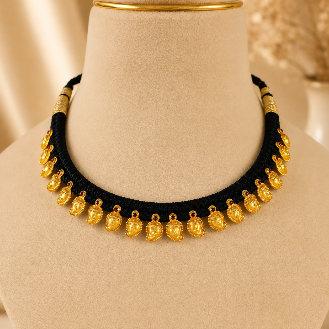 Anika Black Paisley Gold Necklace Set