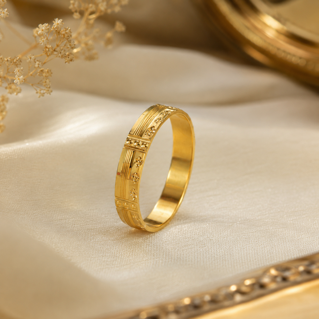 Eshani Panel Gold  Band Ring