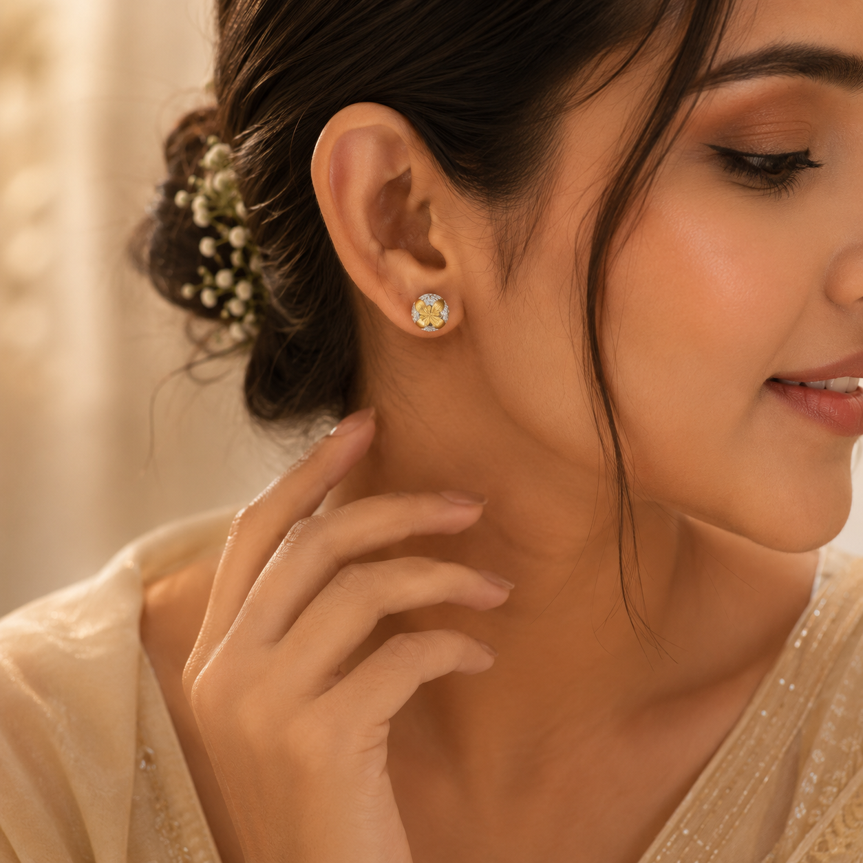 Nyra Small Everydaywear Gold Earrings