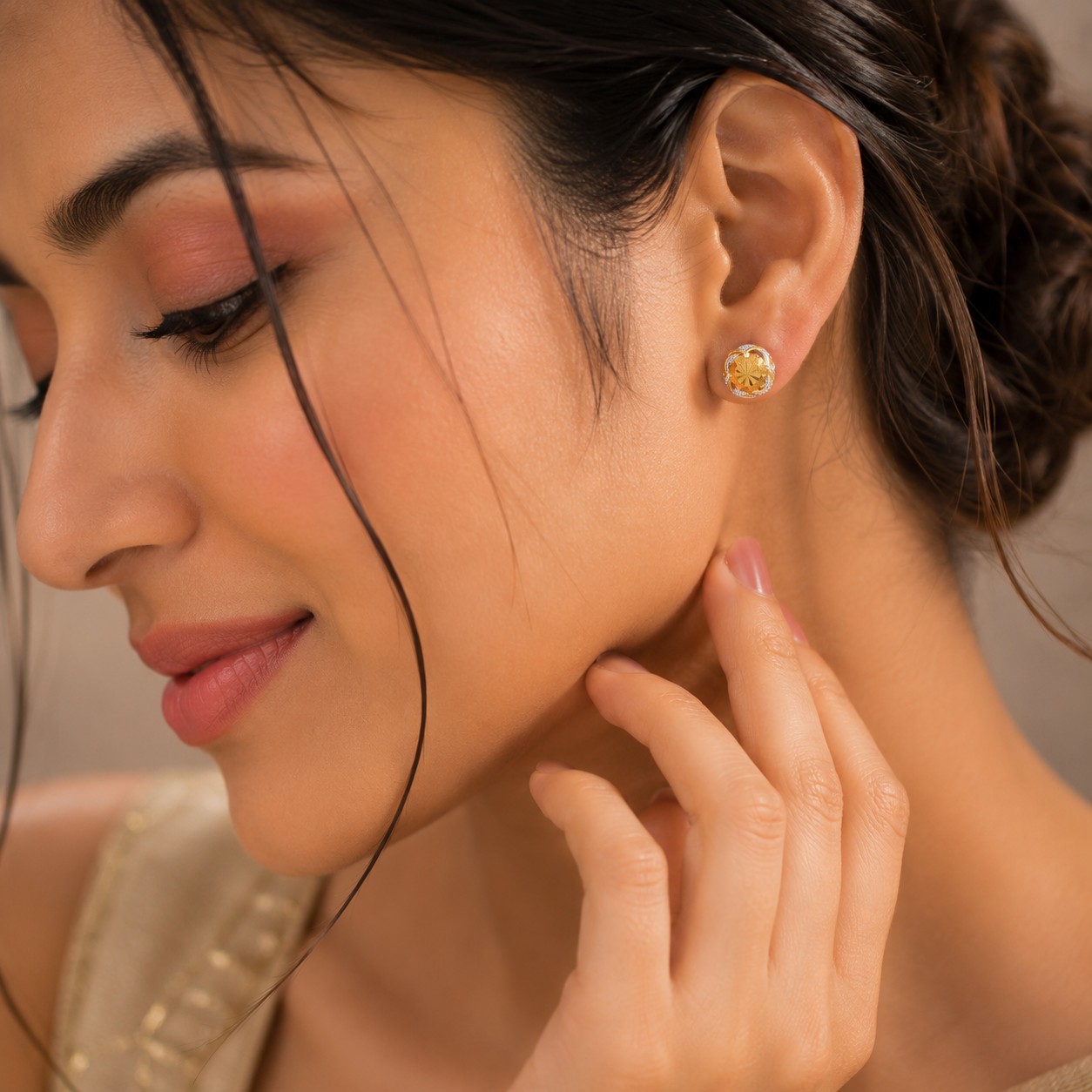 Aadhya Glow Gold Earrings
