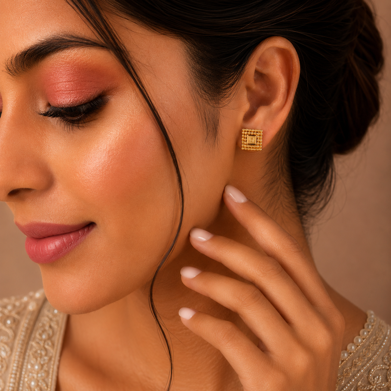 Kiara  Frame Gold Earrings
