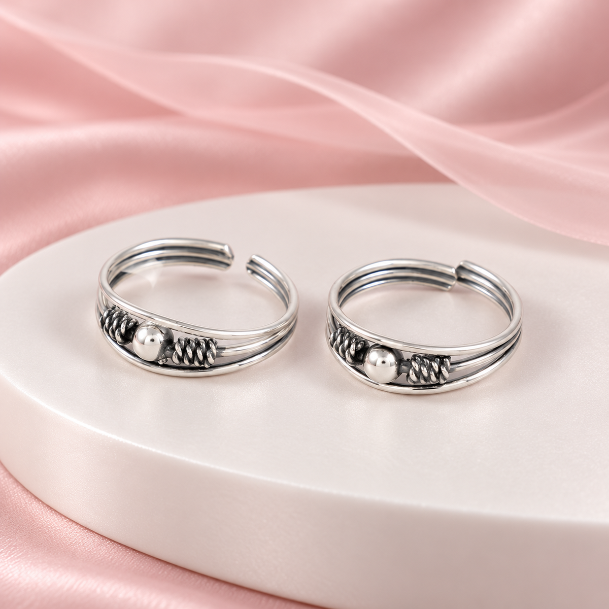 Rahini Twisted Orb Silver Toe Rings