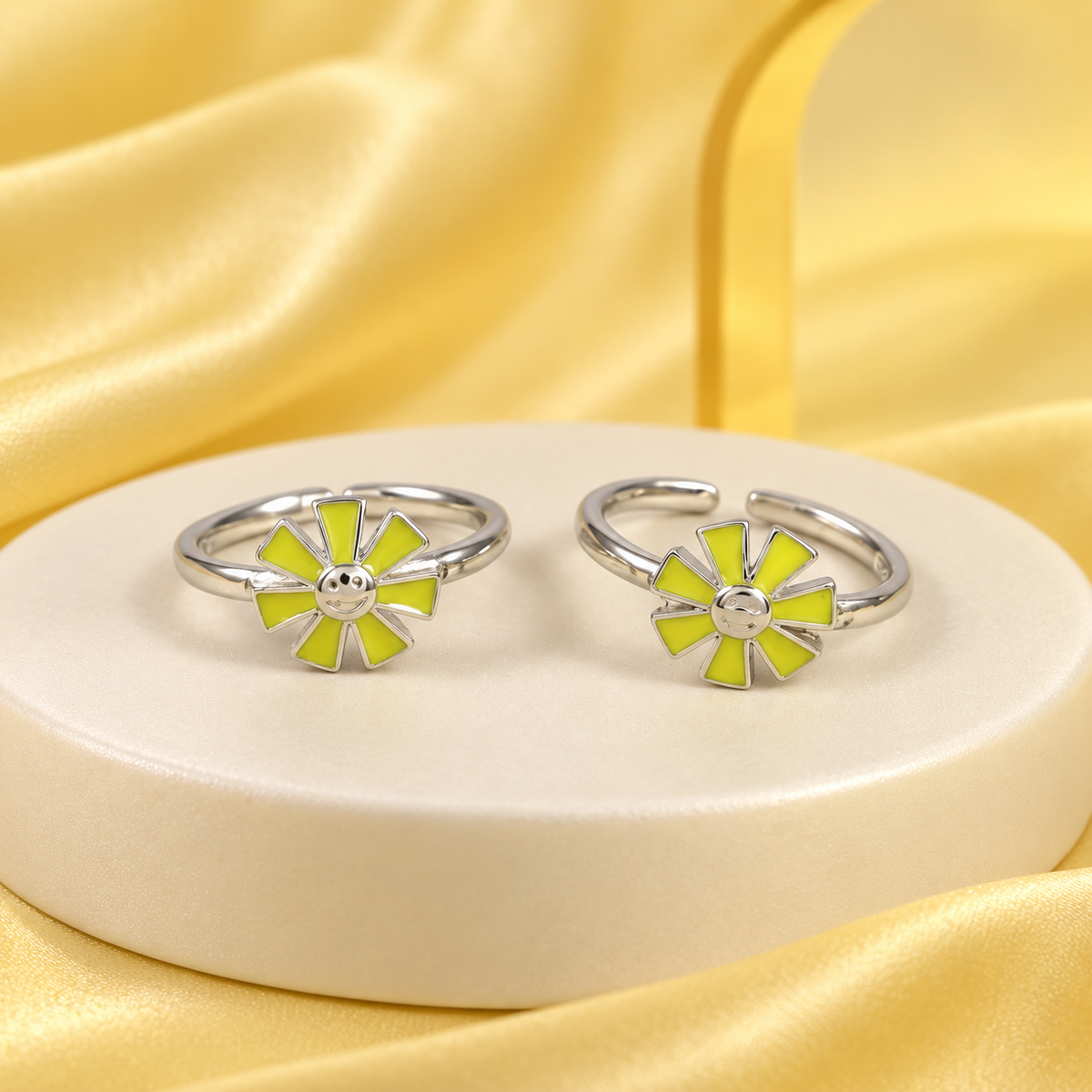 Sunshine Daisy Silver Toe Rings