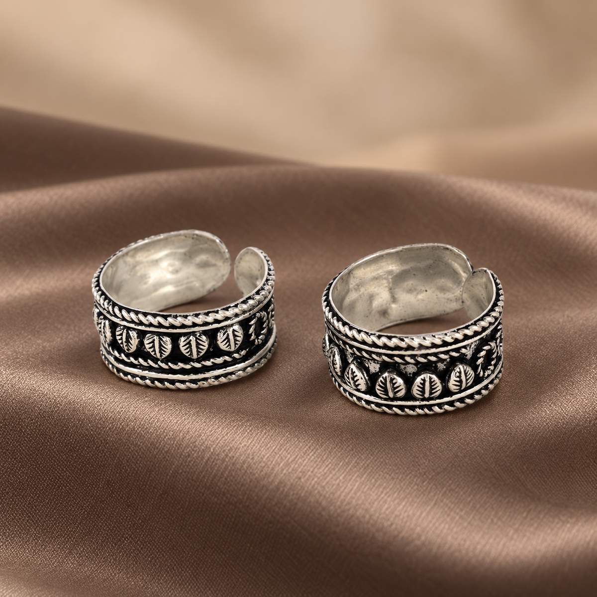 Ishita Tribal Leaf  SilverToe Rings