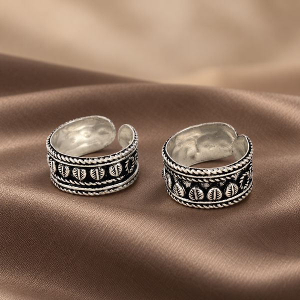 Ishita Tribal Leaf  SilverToe Rings