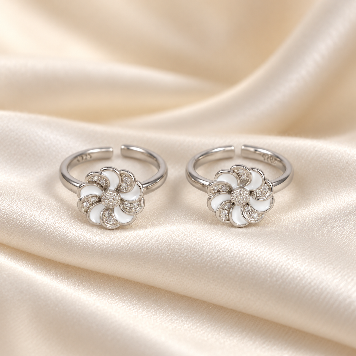 Riyana White Blossom Silver Toe Rings