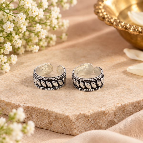 Shanaya Oxidised Leaf Silver  Toe Rings