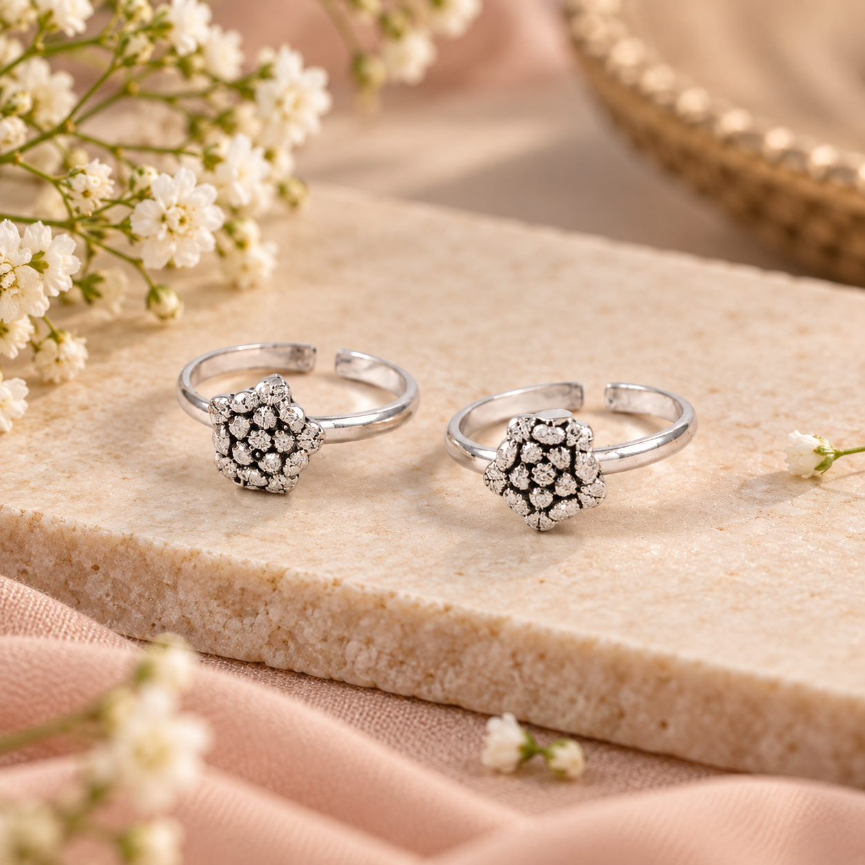 Riyana Floral Bloom Silver Toe Rings