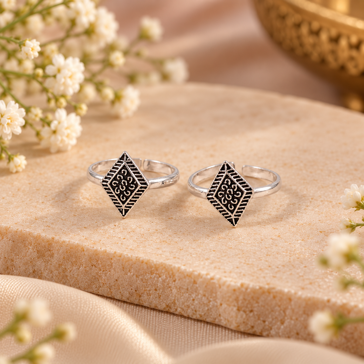 Yuvika Antique Kite Silver Toe Rings