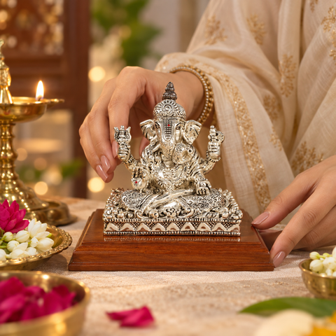 Shringarasana Ekadanta Silver Idol