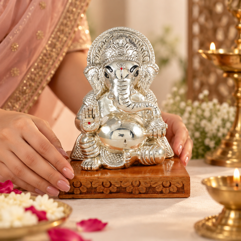 Prasannavadan Lambodar Silver Idol