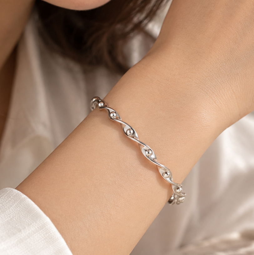 Hazel Sculpted Wave Silver Bangle