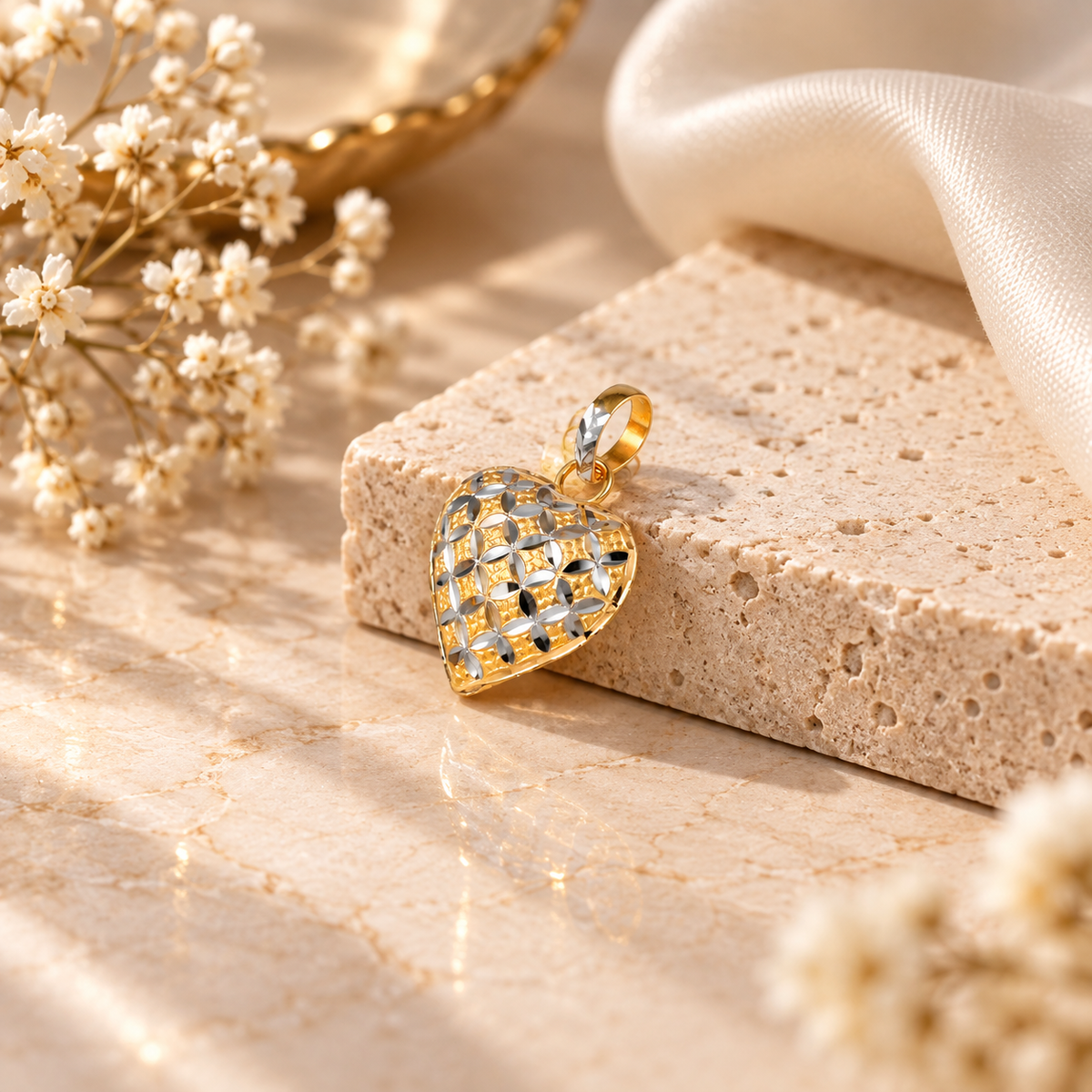 Lattice Glow Heart Gold Pendant
