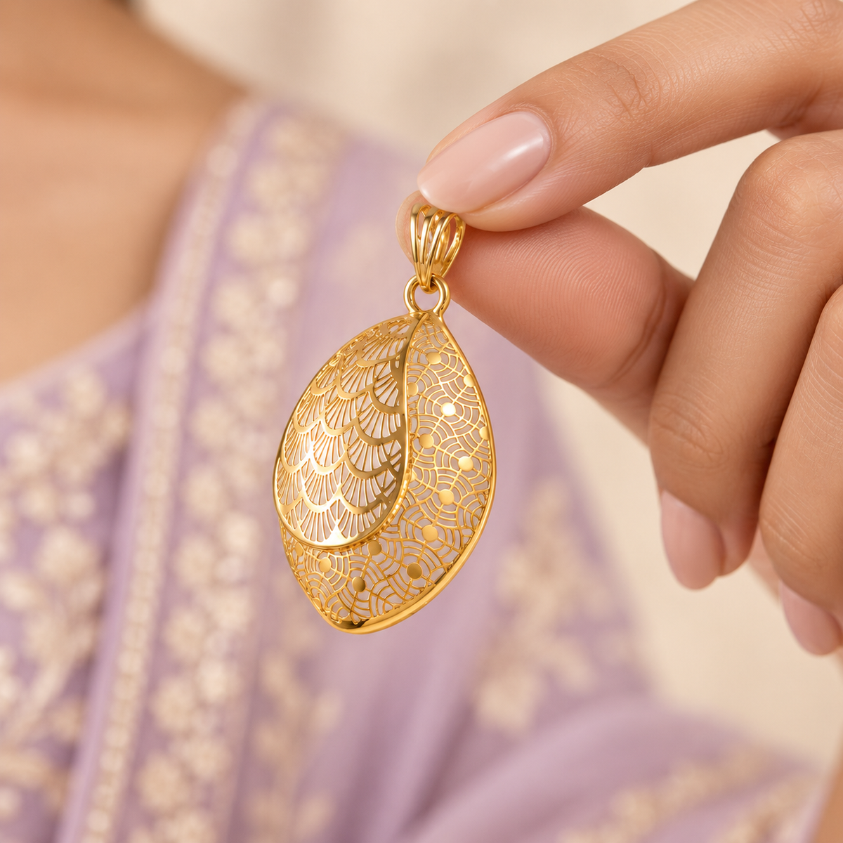 Saanvi Lace Teardrop Gold Pendant