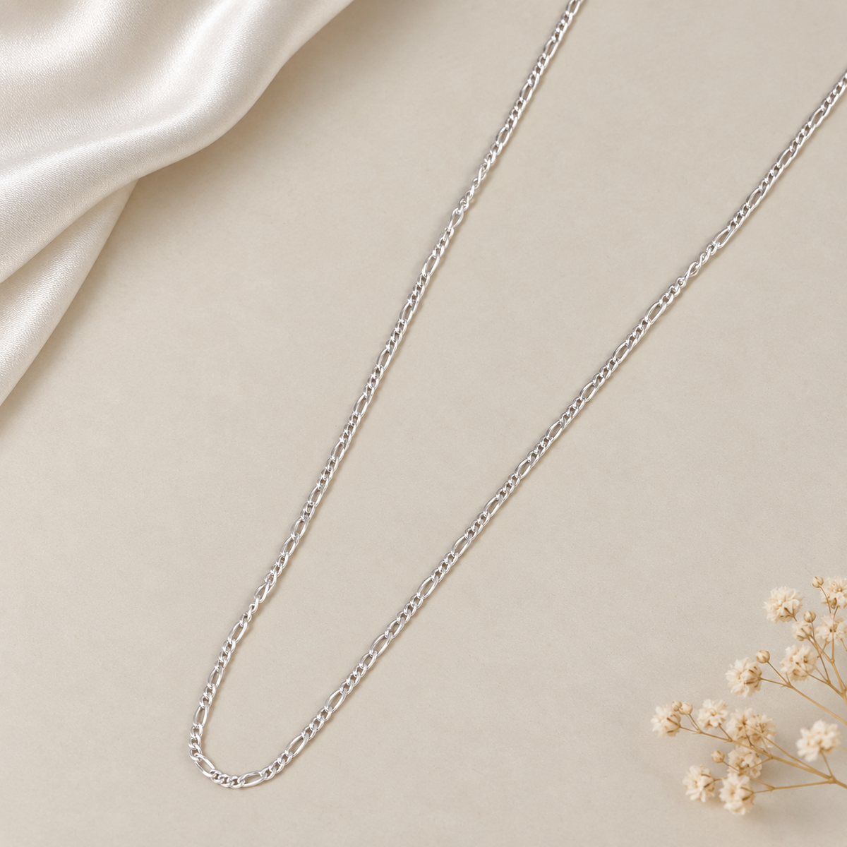 Rhea Lustrous Figaro Silver Chain