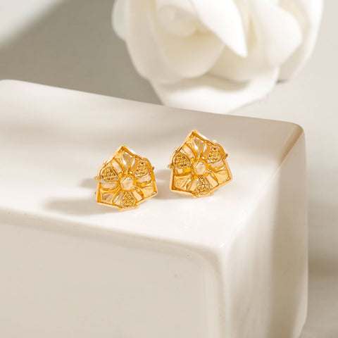 Yashvi Elegant Gold Earring