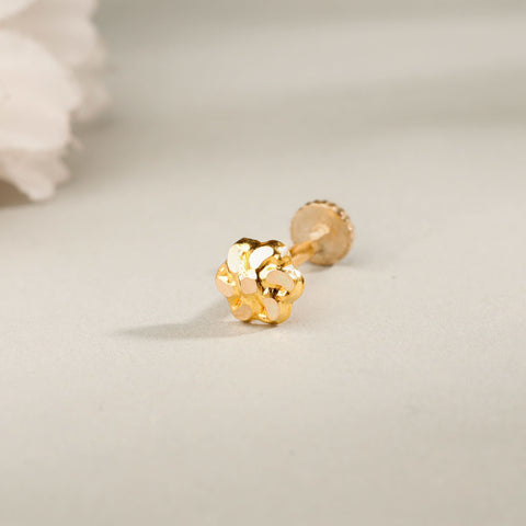 Aahana Classic Cluster Shine Gold Nose Pin