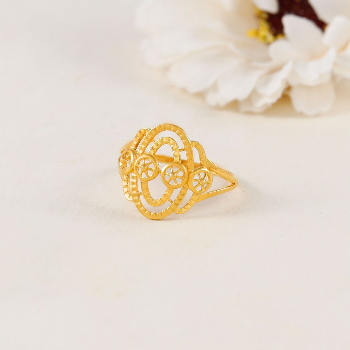 Jishnav Elegance  Gold Ring