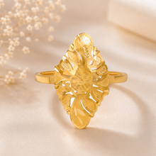 Vaanya Ornate Petal Gold Ring