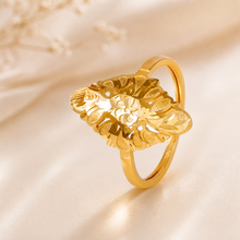 Vaanya Ornate Petal Gold Ring