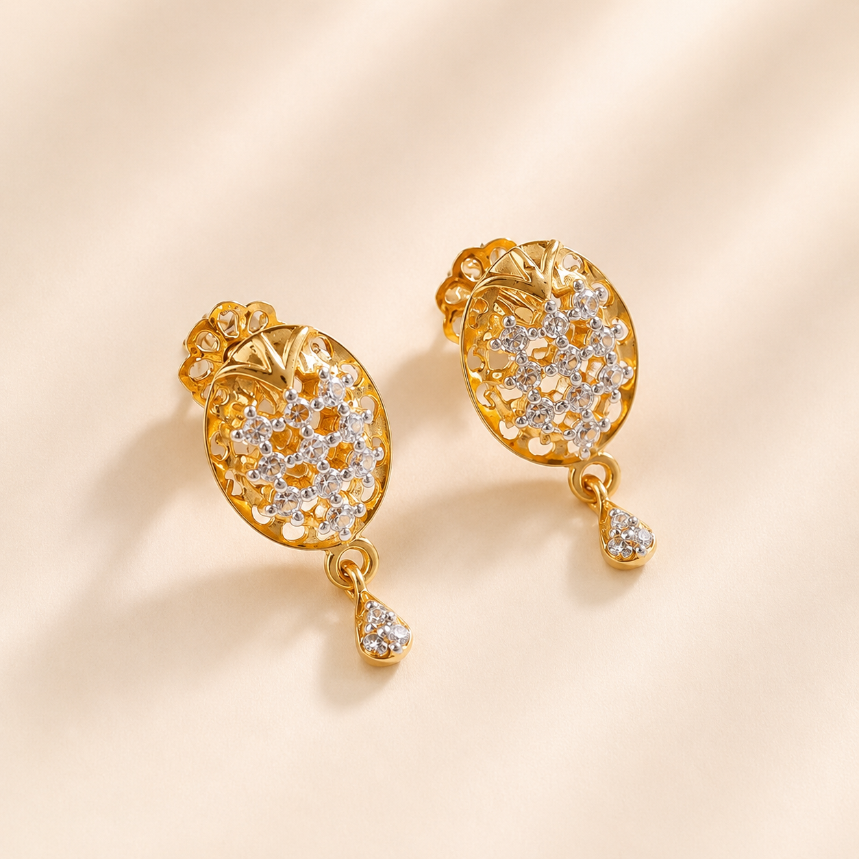 Kritika Oval Shaped Shimmering Gold  Necklace Set